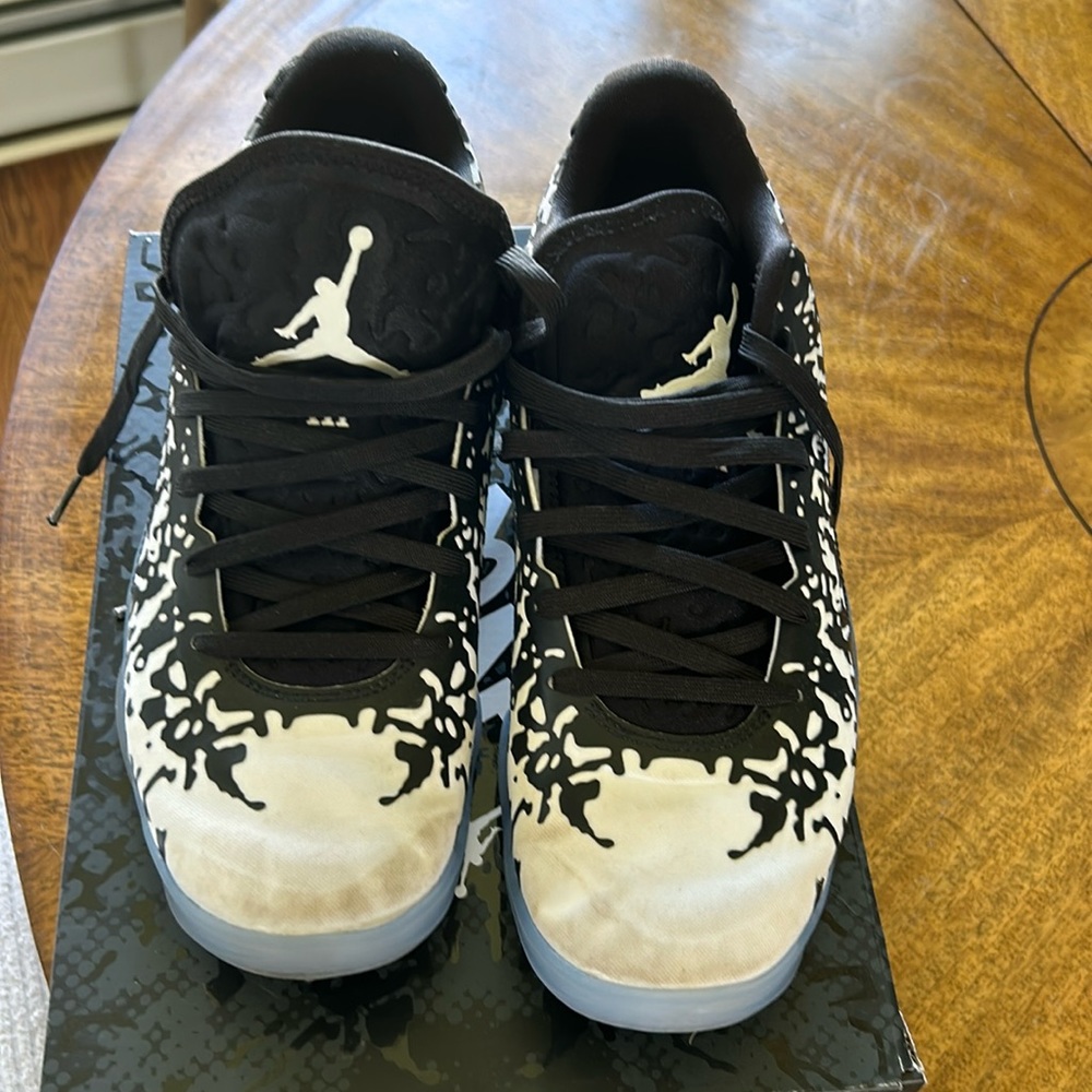 Nike Zion size 8 men’s sneakers.